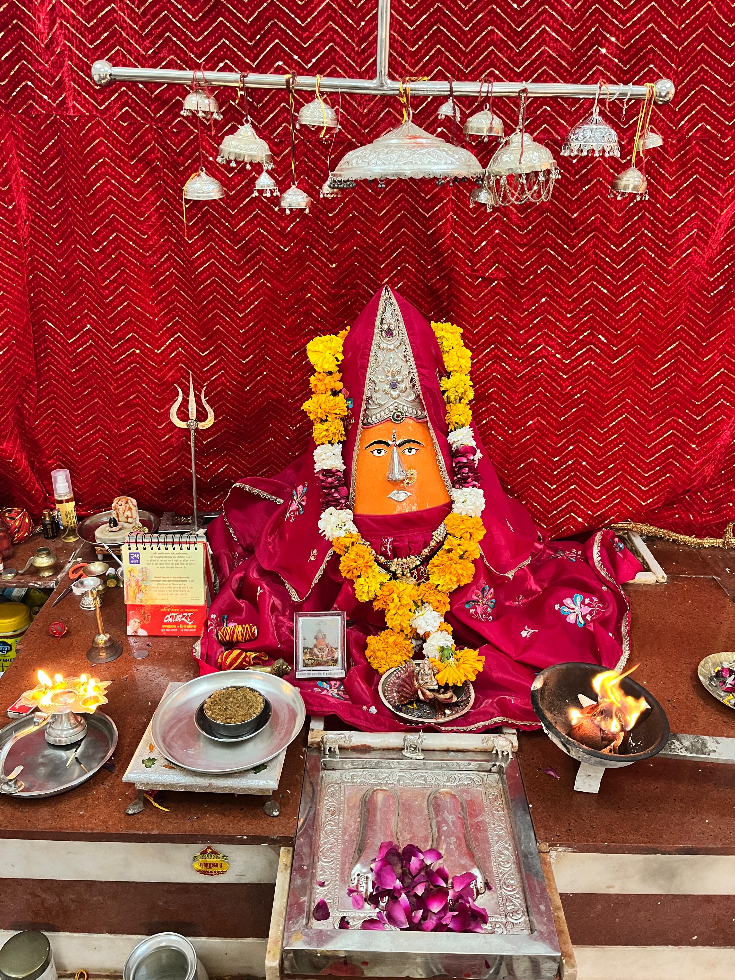 Sushmad Mataji adorned with flowers